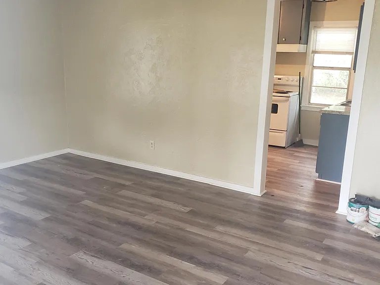 623 Ruth St — Photo 2