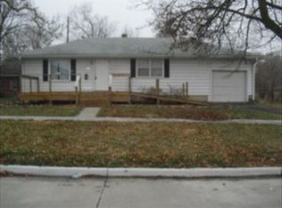 106 S 6th St, Savannah, MO 64485