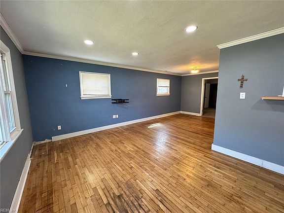 3rd image of 202 Woodhaven Rd