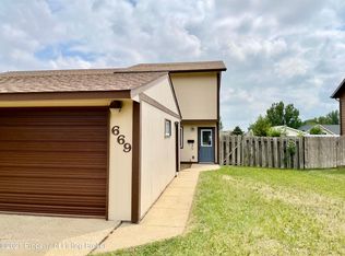 669 27th St W, Dickinson, ND 58601