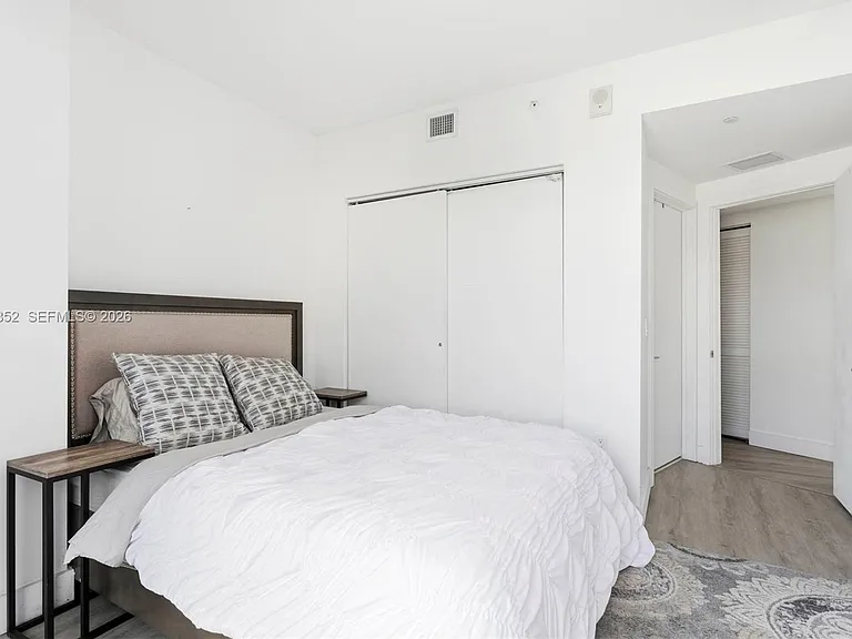 121 NE 34th St #1001 — Photo 13