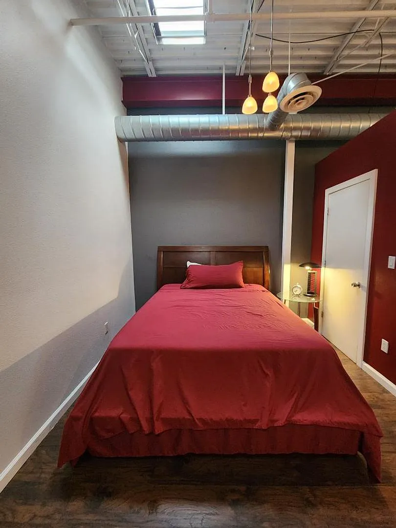 Large Studio 1 bathroom — Photo 1