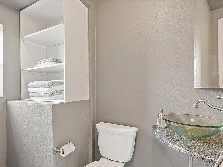 1418 Glencoe St — Photo 26
