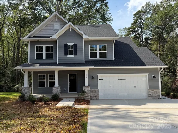824 Westminster Dr, Statesville, NC 28677