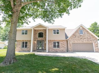 6 Hunters Trl, Mascoutah, IL 62258