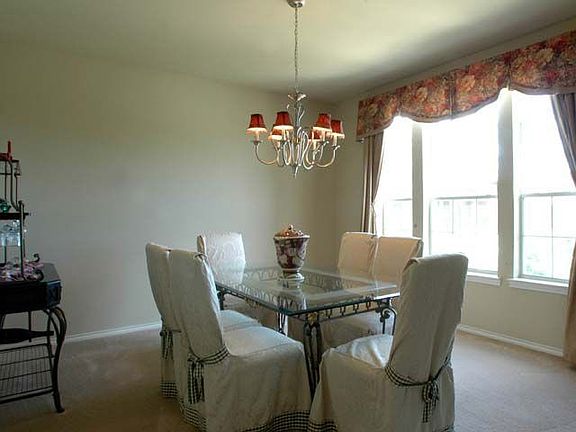 2nd image of 319 Knights Cross Dr