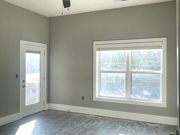 5th image of 677 Chestnut St #112