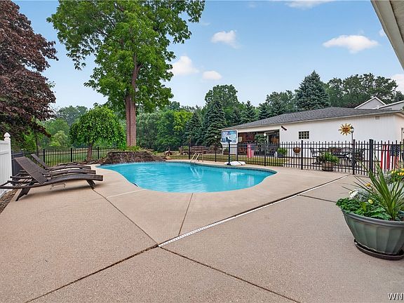 4th image of 3405 Orchard Park Rd