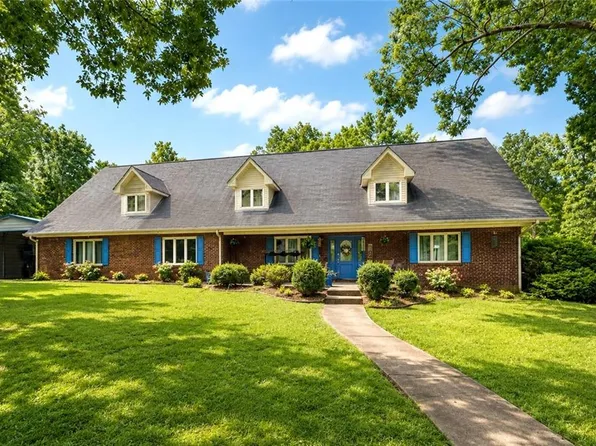 205 High Point Forest Dr, Covington, GA 30016