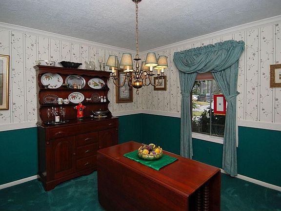 5th image of 2610 Parkdale Dr