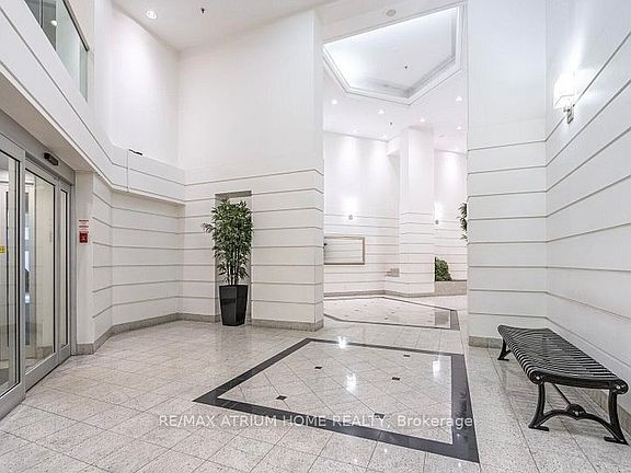 4th image of 717 Bay St #1403