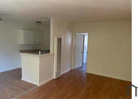 1831 W Crestwood Ln #2 — Photo 4