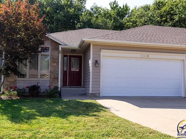 1105 SW Red Oaks Ct, Topeka, KS 66615