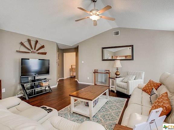 5th image of 422 Yellowwood Dr