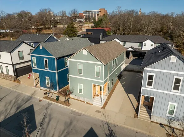 146 E South St, Fayetteville, AR 72701