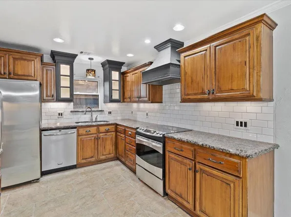 1104 Hunters Glen Cir, Edmond, OK 73012