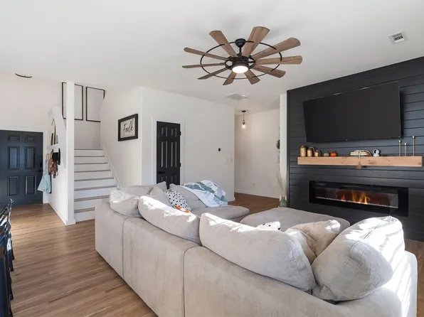 11526 Giles Rd, Farmington, AR 72730