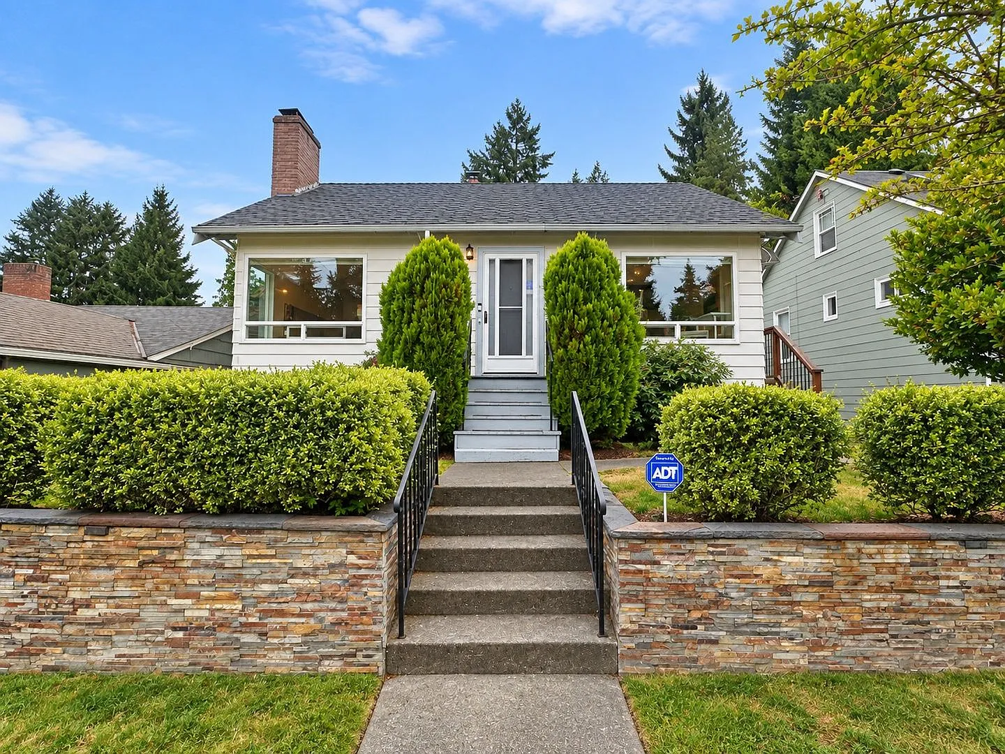 3Bd/1.75Ba Seattle Home — Photo 1