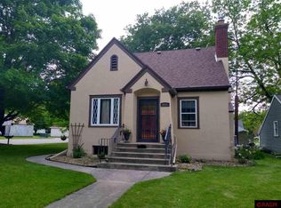 609 1st St SE, Fairfax, MN 55332