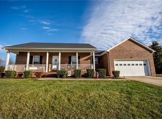 222 Sandtrap Dr, Statesville, NC 28677