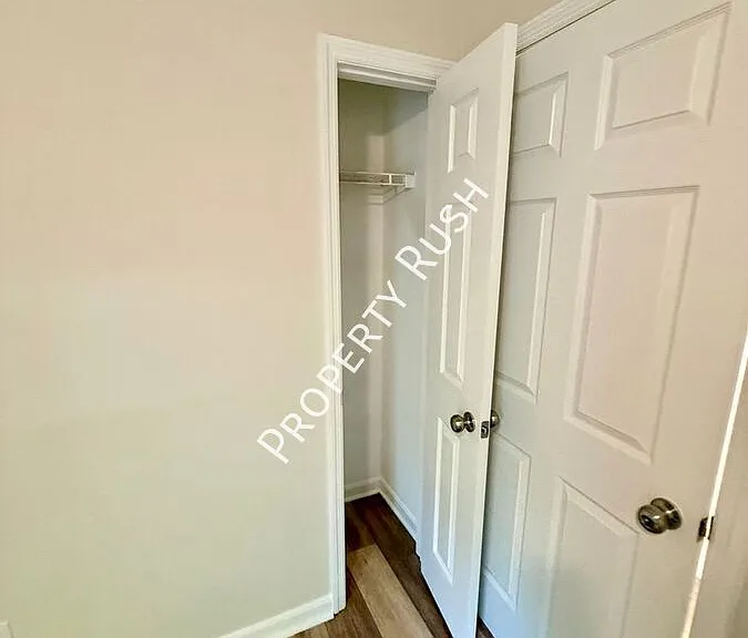 709 N Holly St — Photo 17