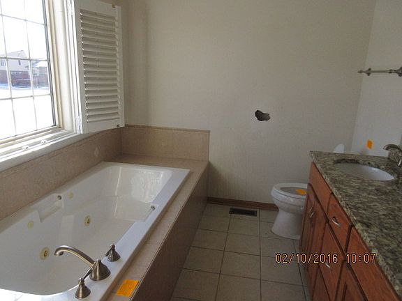 3rd image of 122 Wesley Dr