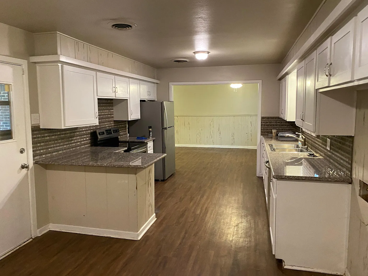 4 bed, 1907 sqft, $2,400 — Photo 1