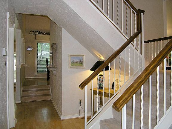 3rd image of 634 Madison Ct
