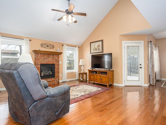 4th image of 2625 E Kentwood Street