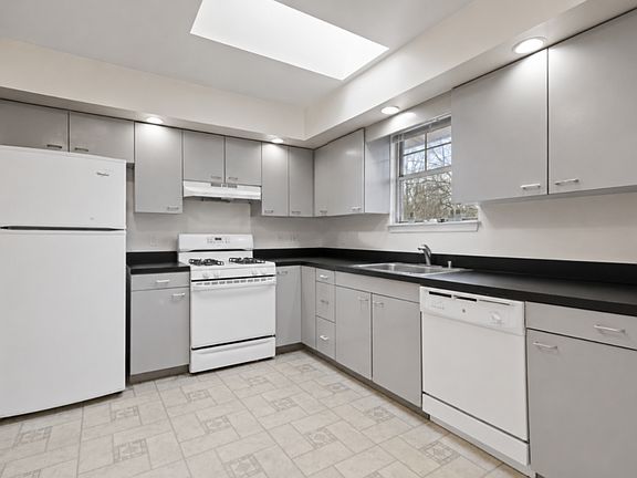 3rd image of 8809 38th Ave #3