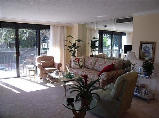 3rd image of 2413 Bayshore Blvd Unit 204