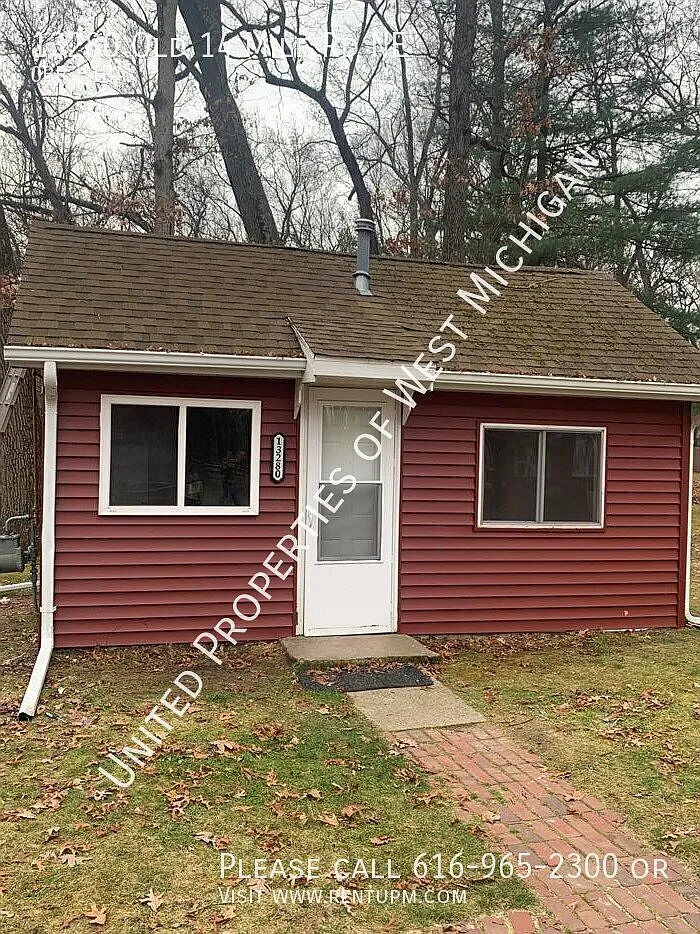 Available Now | Cute Studio in Greenville | All Utilities are included | — Photo 1