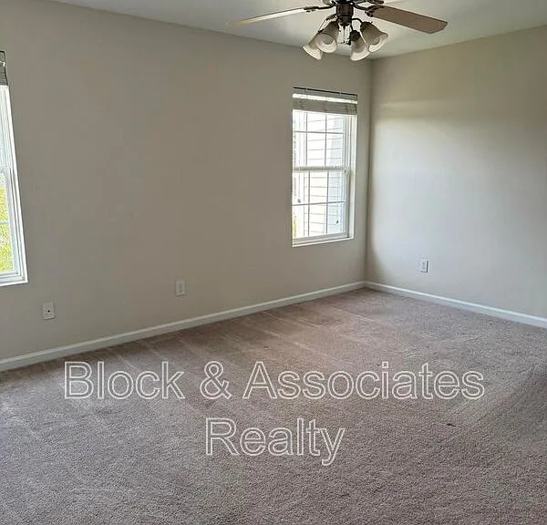 537 Writers Way — Photo 5
