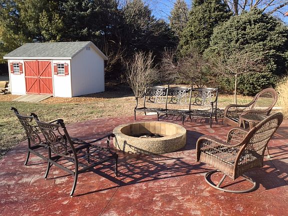 5th image of 401 W Belaire Ct