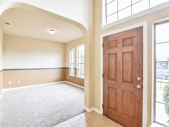 3rd image of 104 Brook Hollow Ln