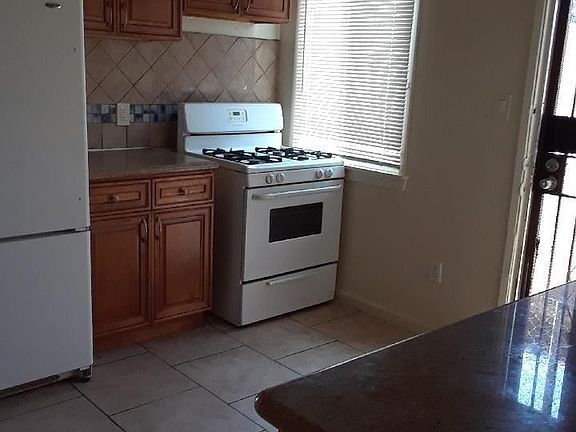2nd image of 621 E 108th St
