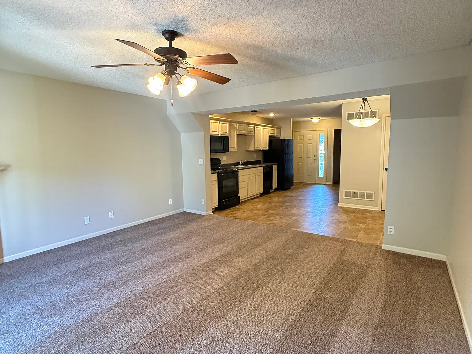 2 bed, 2.5 bath, 1451 sqft, $1,695 — Photo 4
