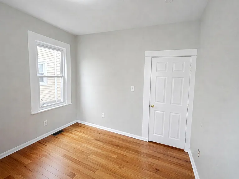 23-25 Cedar Ave — Photo 5