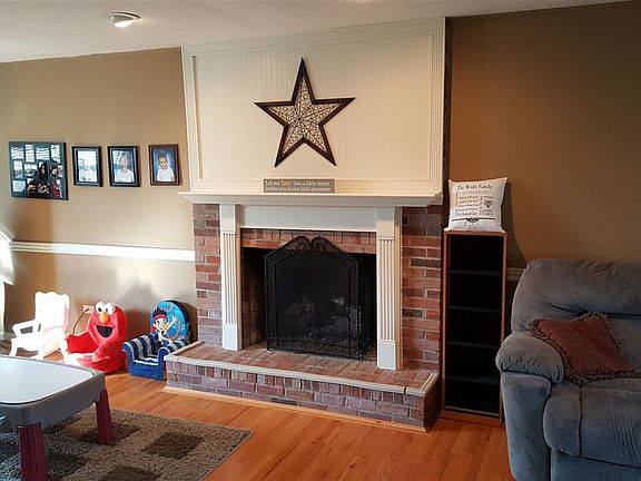 3rd image of 965 Villa Dr