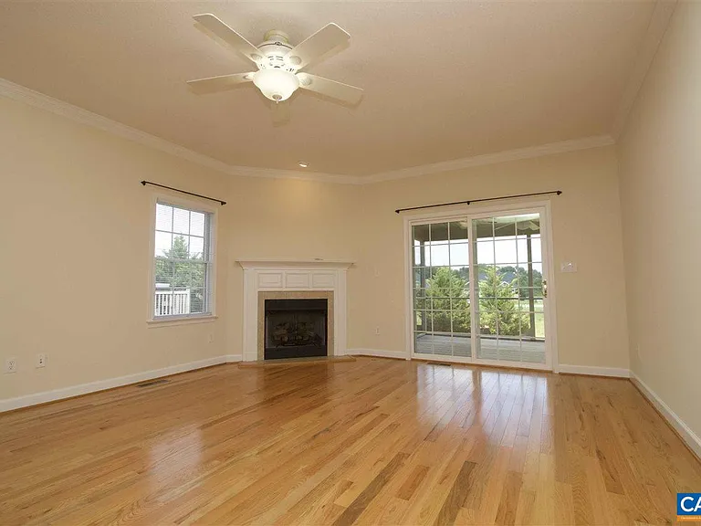 121 Bryant Dr — Photo 4