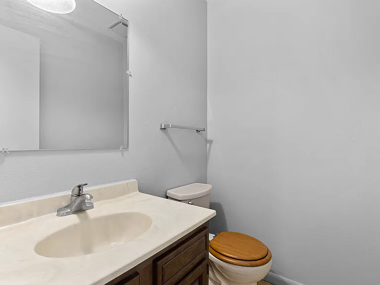 6205-6207 N Northmoor Ct — Photo 20