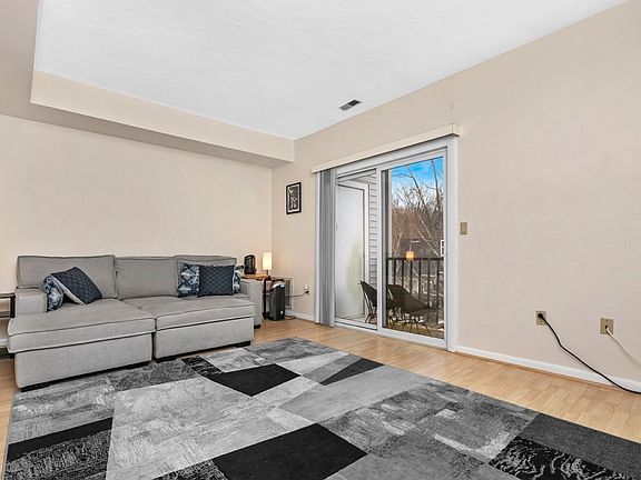 3rd image of 202 Tall Oaks Dr Unit D