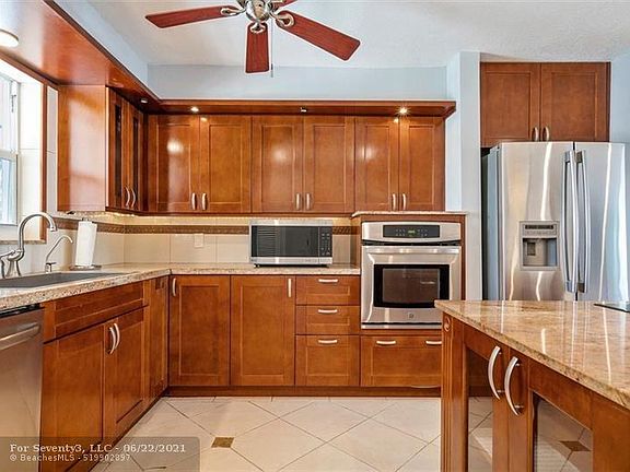 5th image of 2820 NE 30th St APT 9
