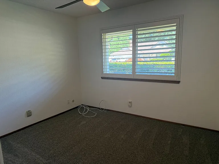 718 Linwood St — Photo 14