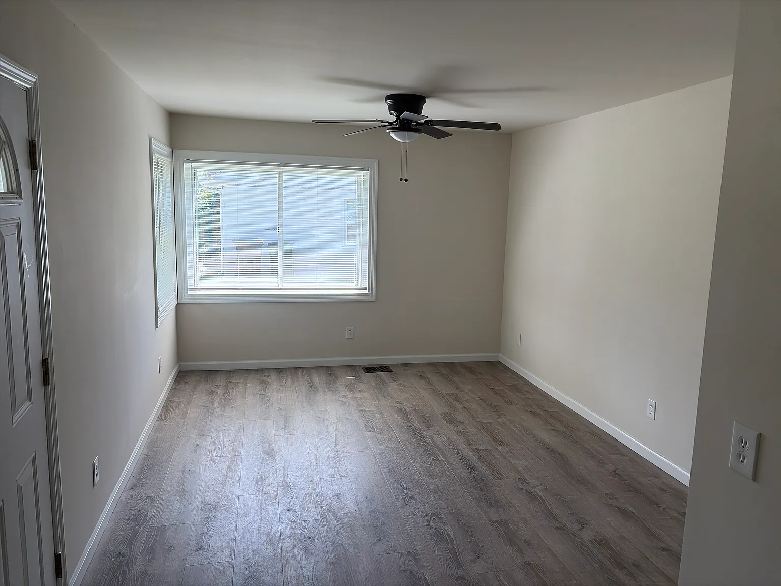 3 bed, 1054 sqft, $1,200 — Photo 4