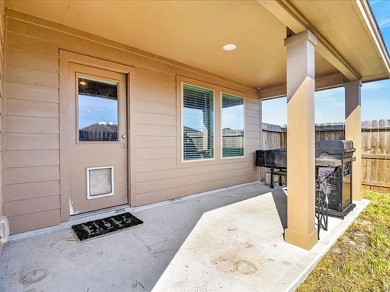 1638 Comfy Way — Photo 30