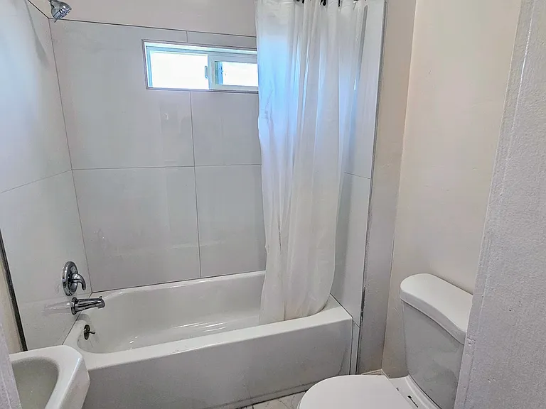 5117 Foothill Blvd #4 — Photo 4