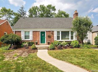 2243 Dorchester Rd, Birmingham, MI 48009