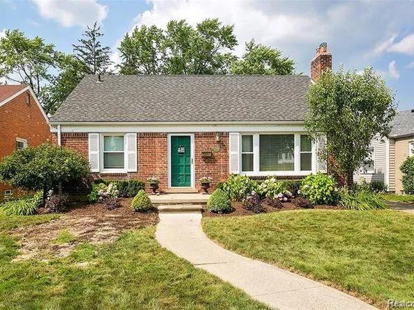 2243 Dorchester Rd, Birmingham, MI 48009