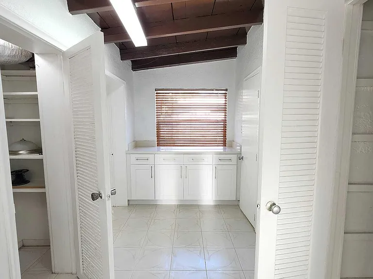617 NE 8th Ave — Photo 31
